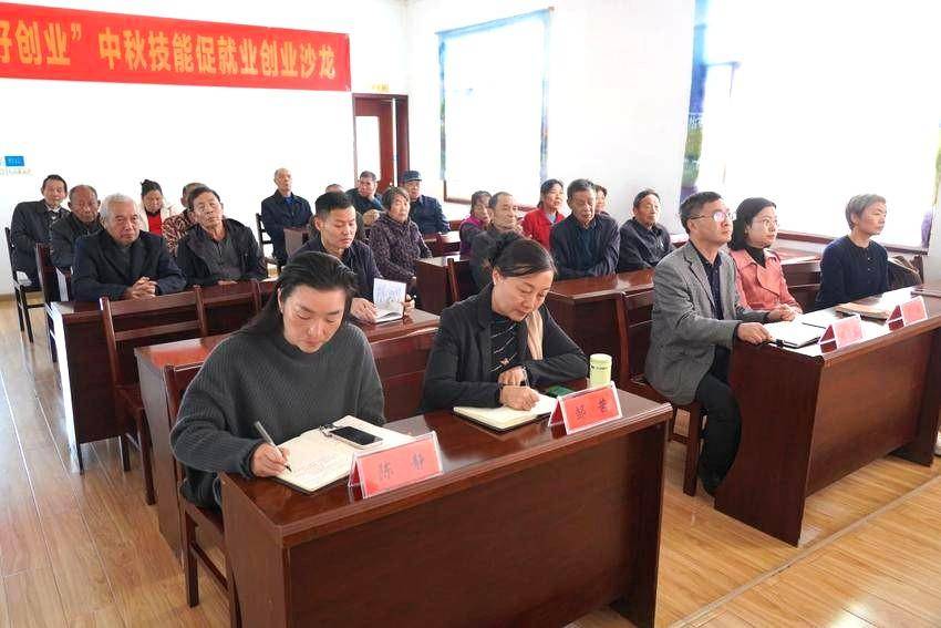 标题:省委讲师团、E8体育官网入口登录赴华容区开展“大思政课”“百马行动”观摩宣讲活动.docx